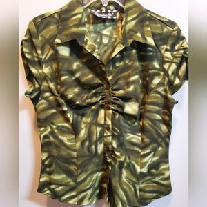Manhattan Girl NWOT Camo Button-up Short Sleeve Blouse, Small